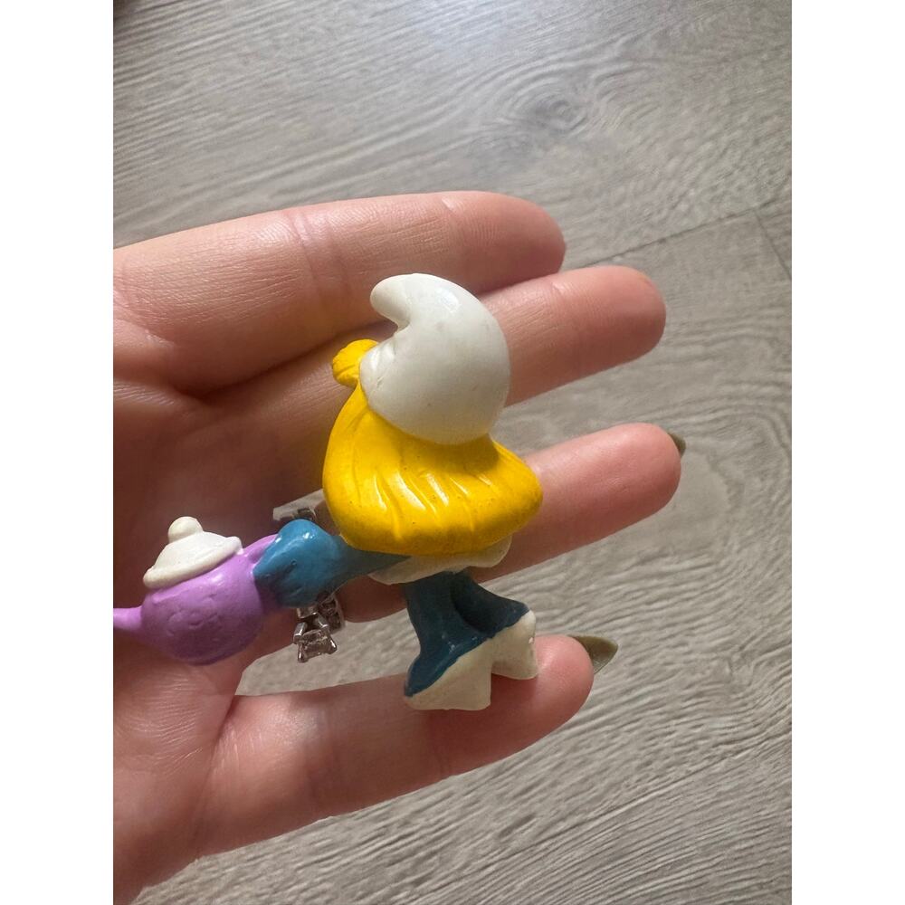 Vintage 80s Smurf Smurfette Toy Figure Pink Apron Purple Teapot Cup - Picture 5 of 5